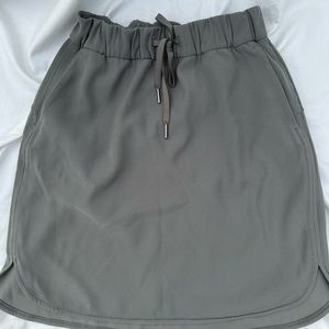 Like new lulu grey skirt